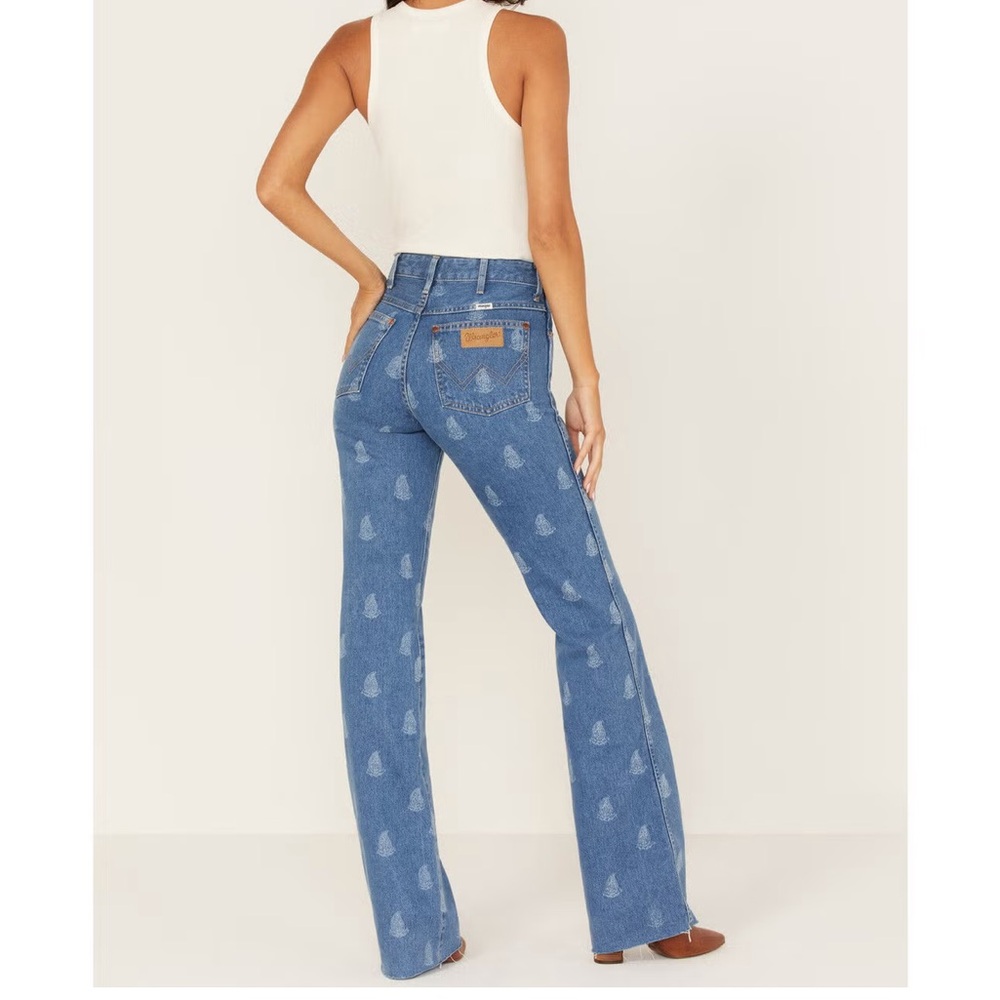 NWT Wrangler High Rise Flare Westward Wanderer Size 30